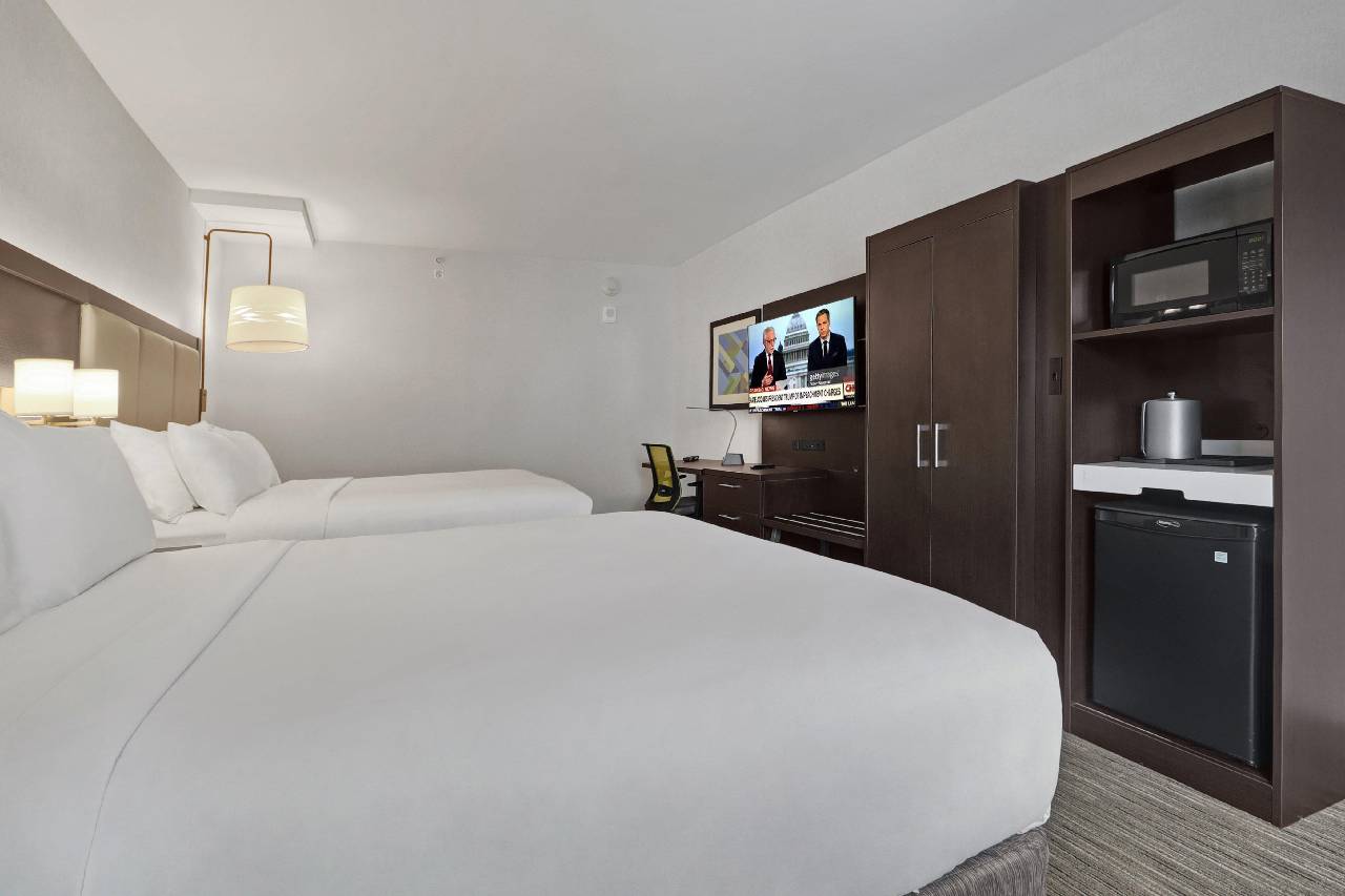 Holiday Inn Express Brooklyn Bushwick - photo 2
