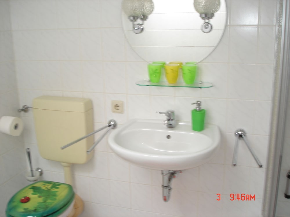Bathroom amenities