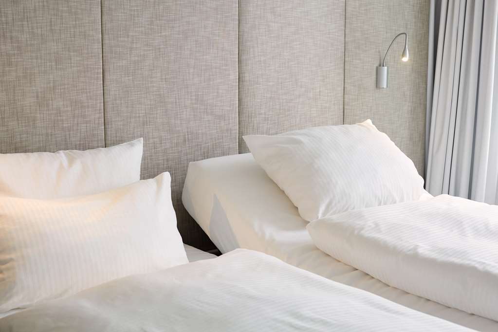 Scandic Frankfurt Museumsufer rooms standard accessible KR bed detail