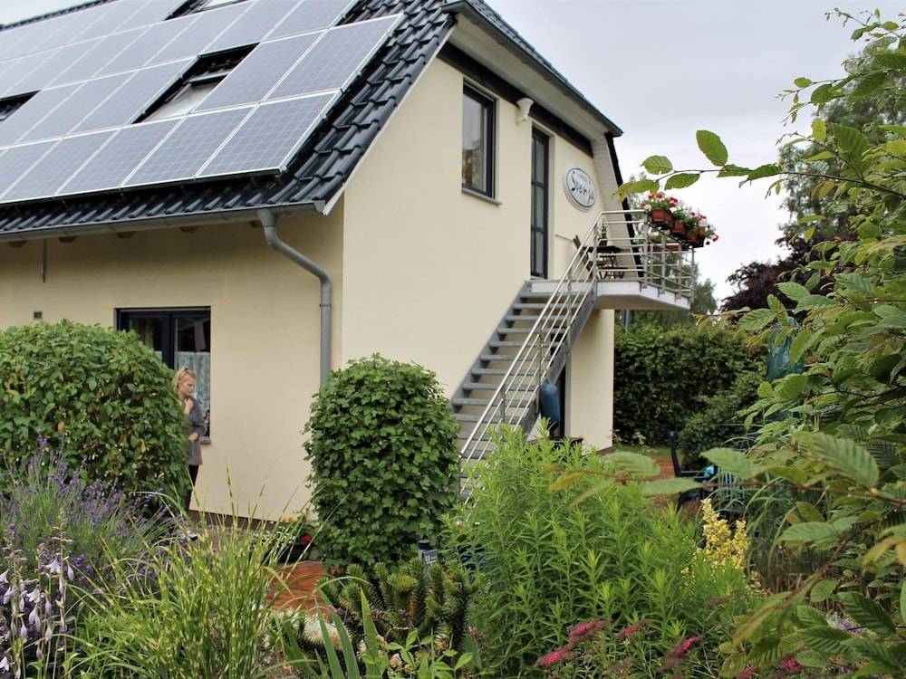 Geraeumige Ferienwohnung in Boltenhagen mit Garten