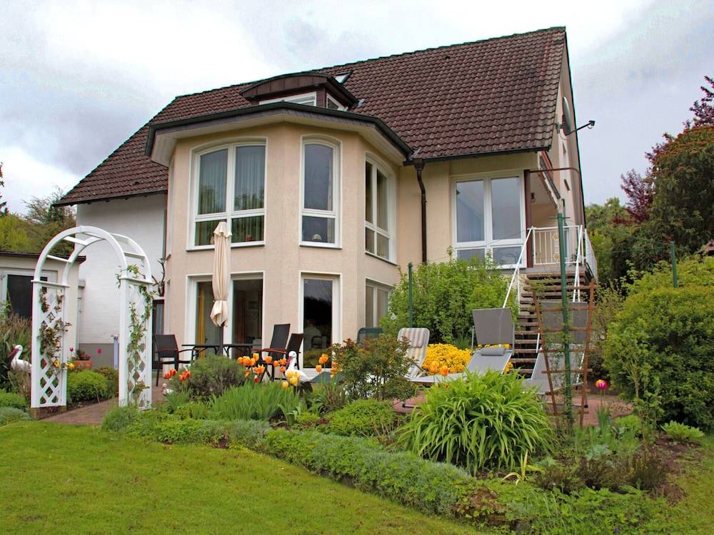 Flat in Bellenberg With Sunbathing Lawn