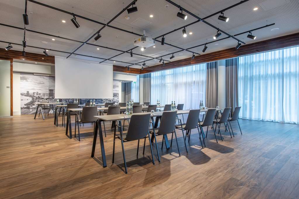 Atelier meeting room classroom seating