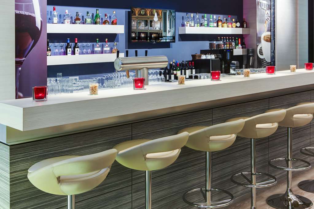 IntercityHotel Hamburg Dammtor-Messe, Germany - Bar