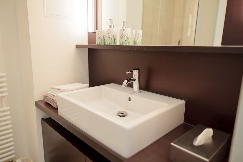 Bathroom sink