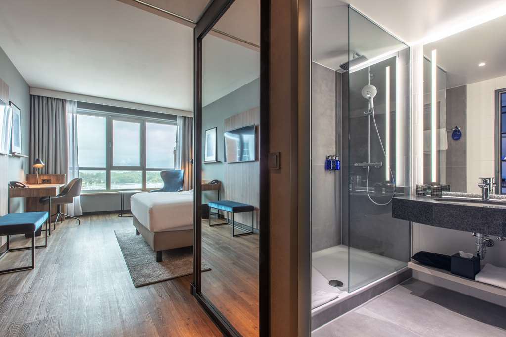 Standard queen room with view