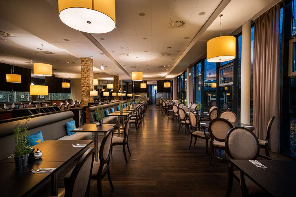 the rilano hotel muenchen restaurant fenster