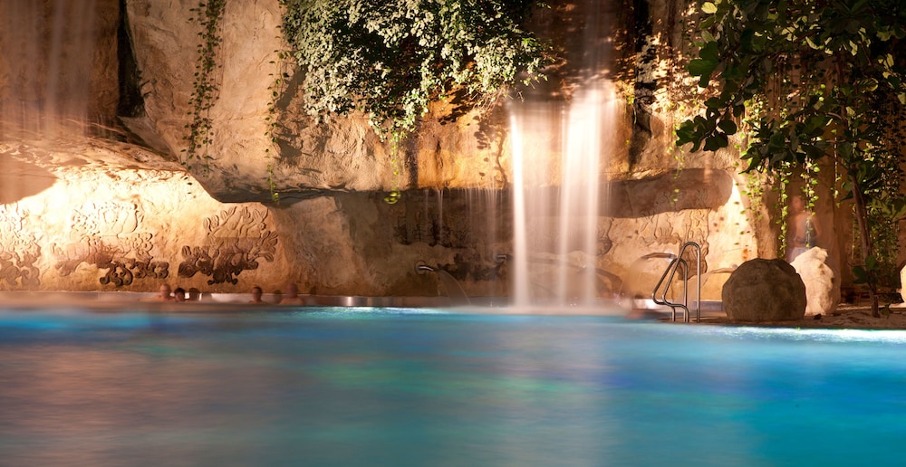 Pool waterfall