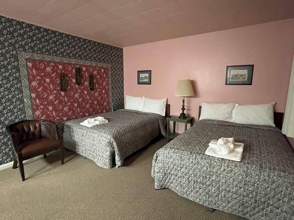 Superior Victorian Inn - photo 5