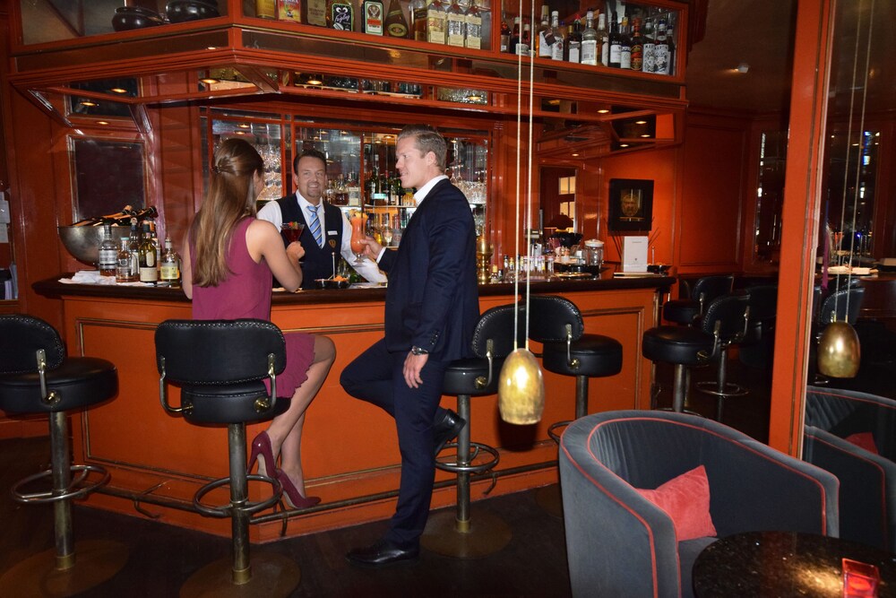 Hotel Bar