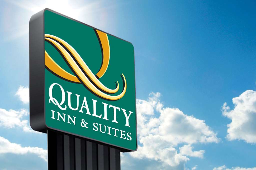 Quality Inn and Suites Santa Rosa - photo 4