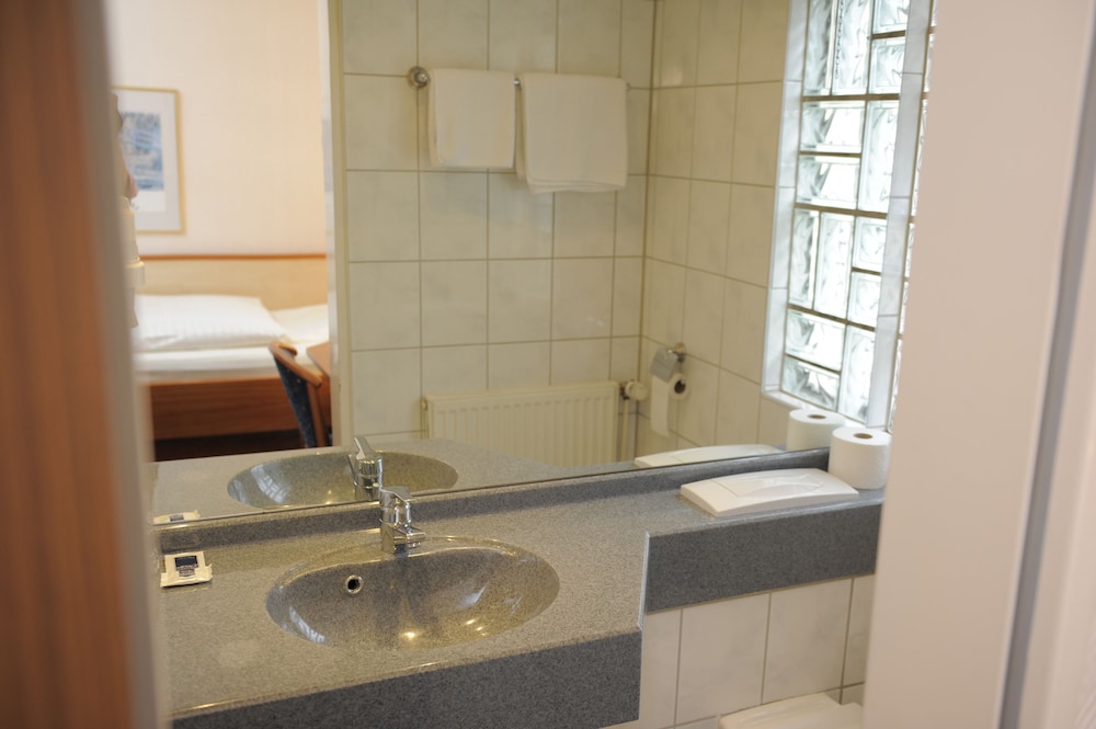 Bathroom sink