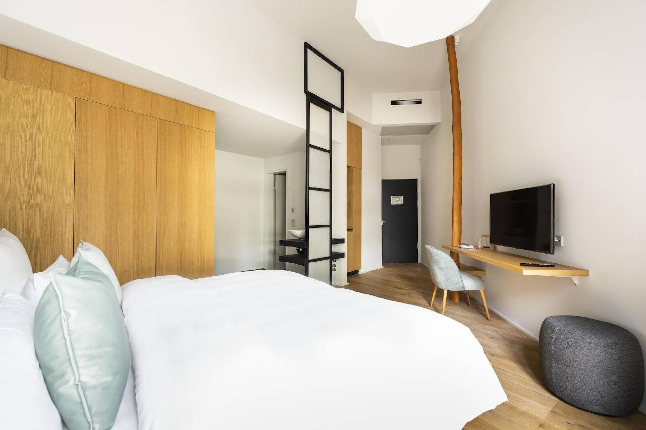 Guest room