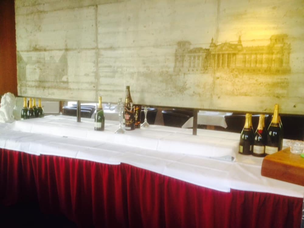 Hotel Bar
