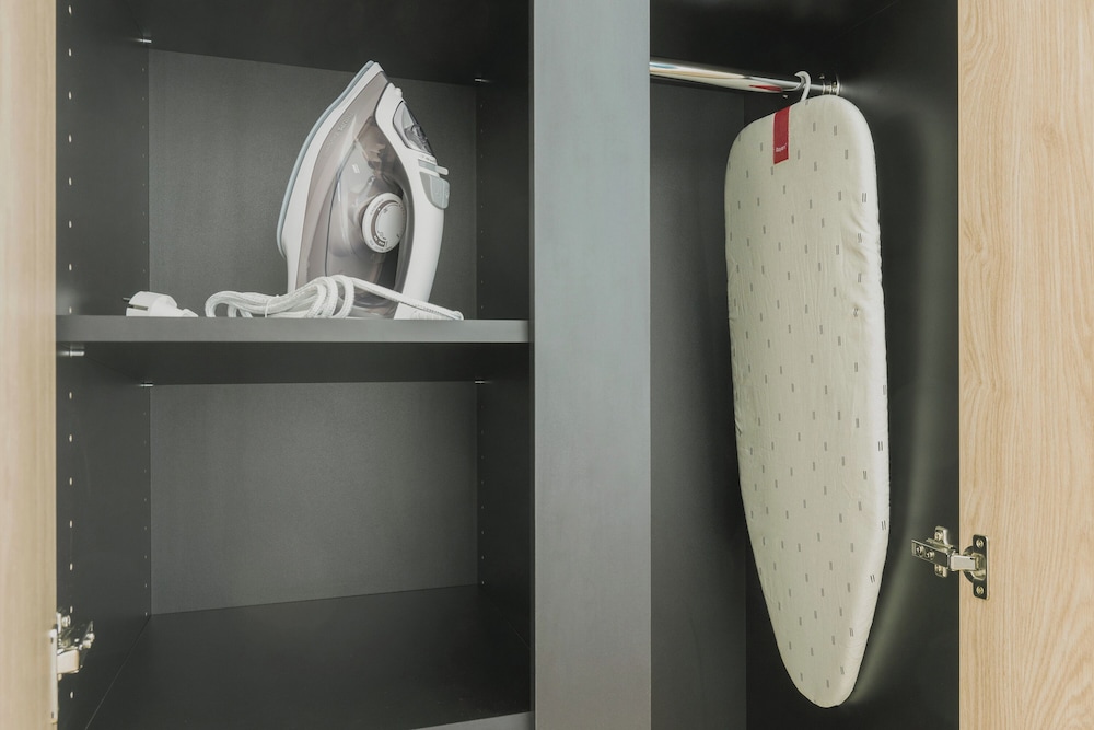 Iron/ironing board