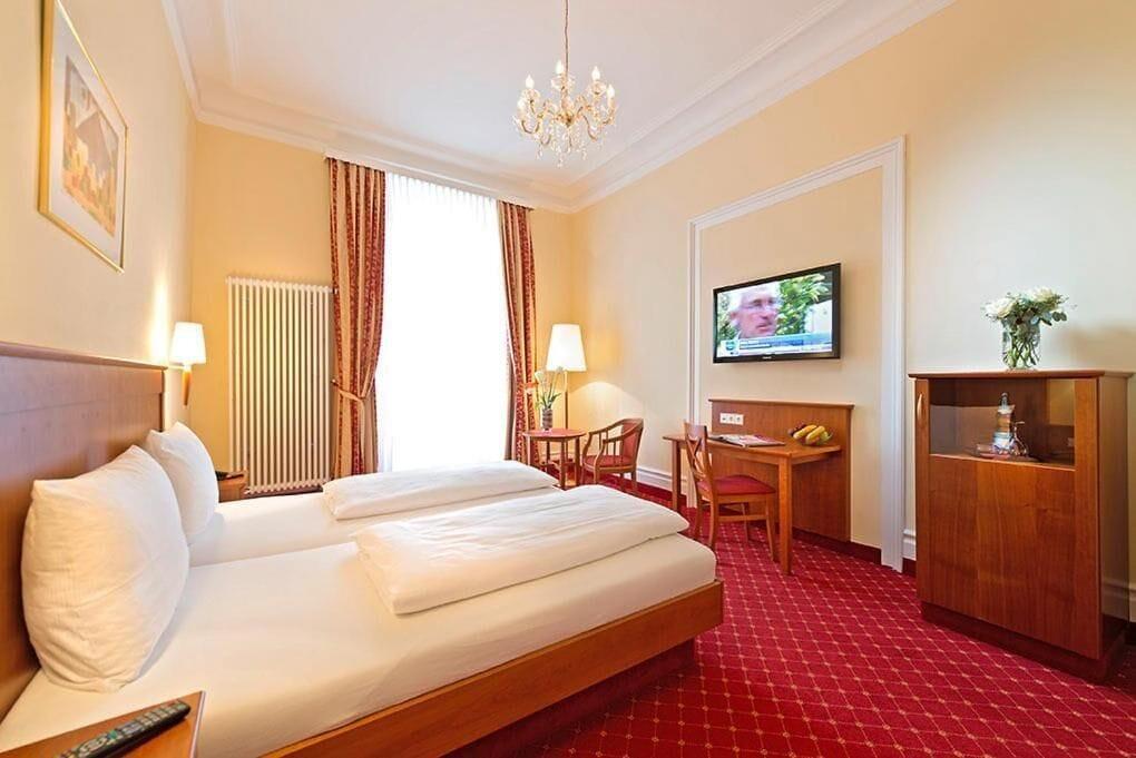 Guest room