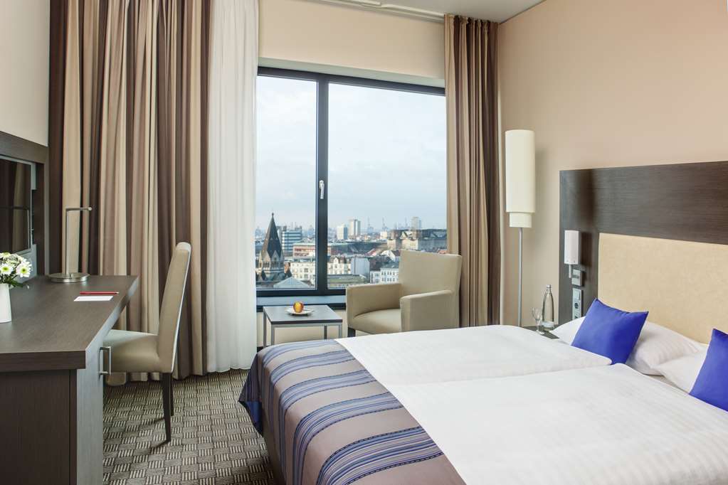 IntercityHotel Hamburg Dammtor-Messe, Germany - Business Room