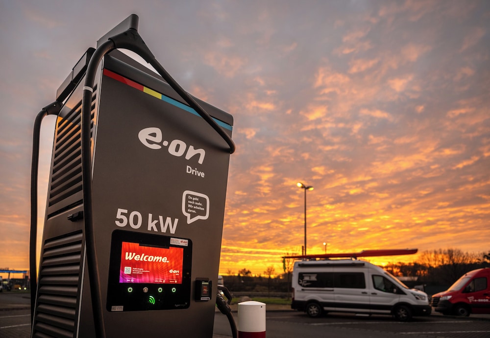 Electric vehicle charging station