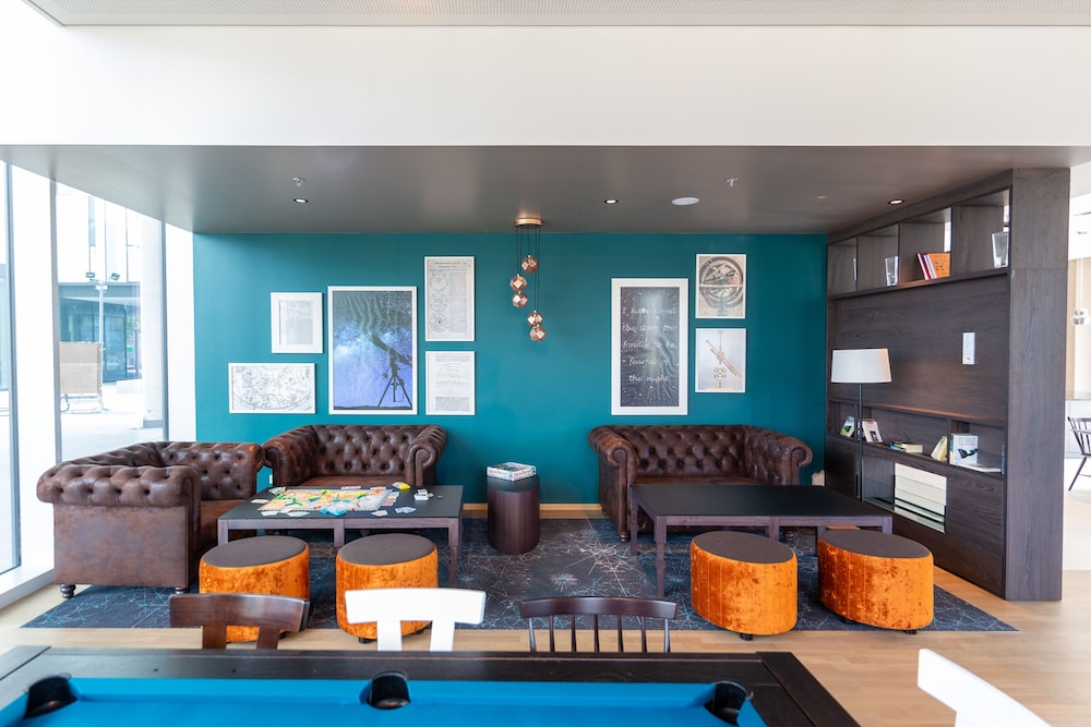 Lobby lounge