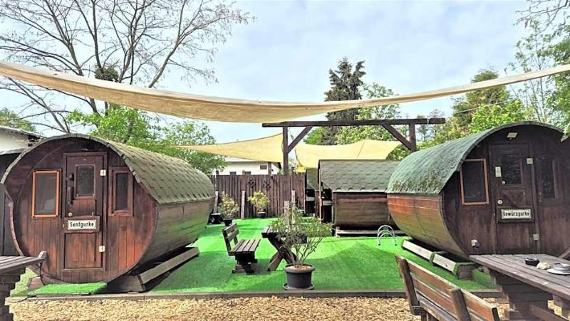 Mini Hotel Übernachten Im Gurkenfass