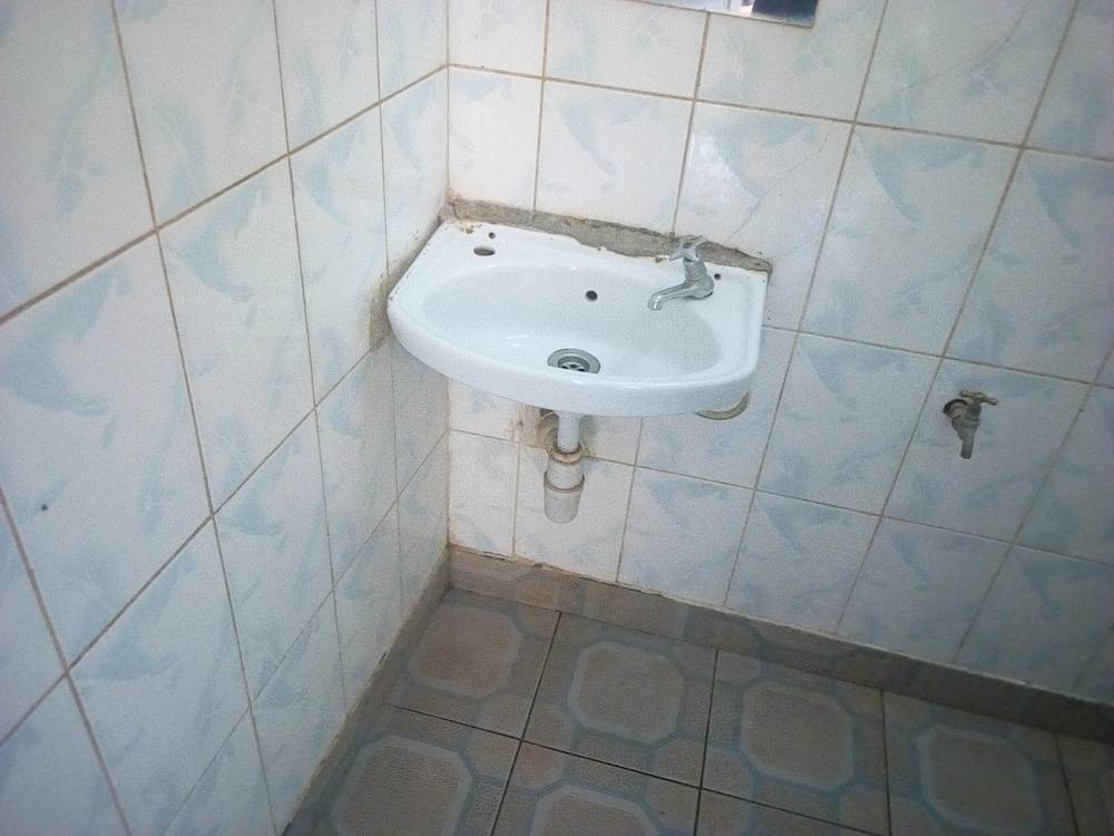 Bathroom sink
