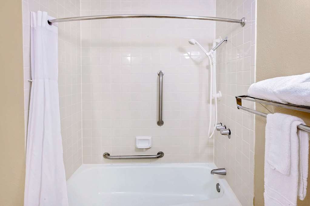 Days Inn by Wyndham Bay City - photo 4