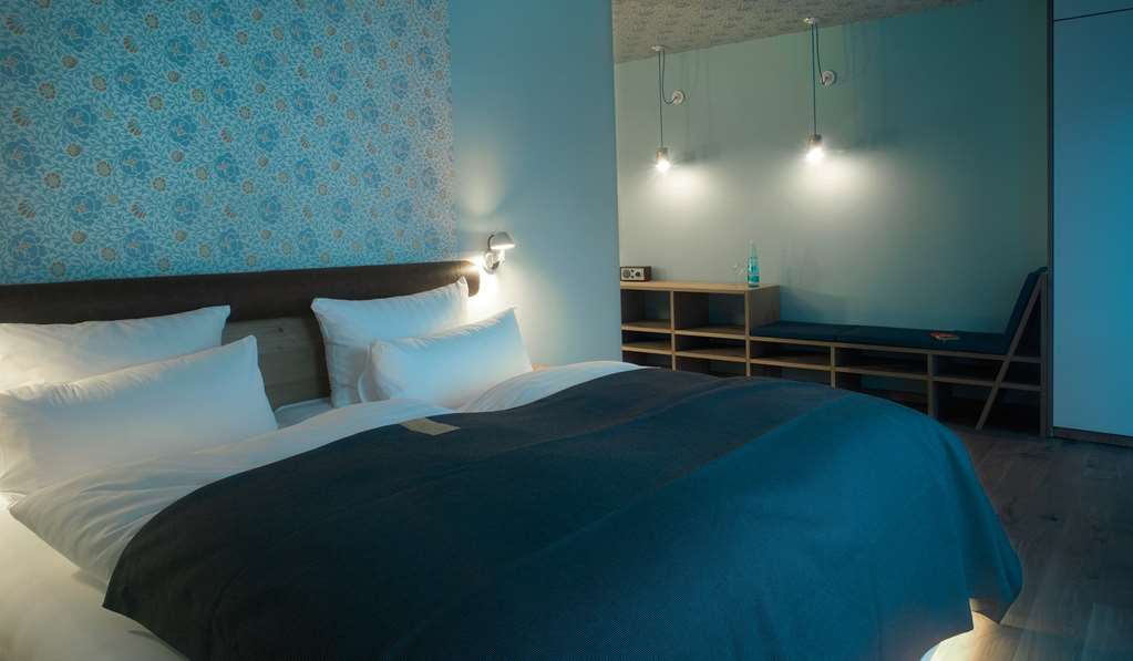 Room XLarge blue