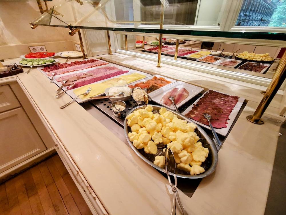 Breakfast buffet