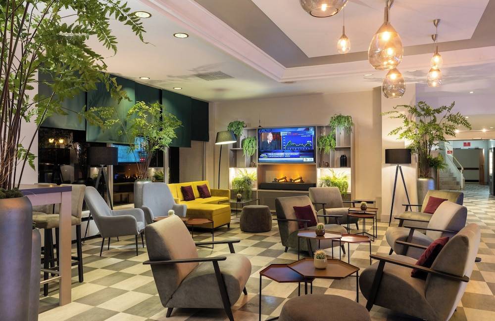 Lobby lounge