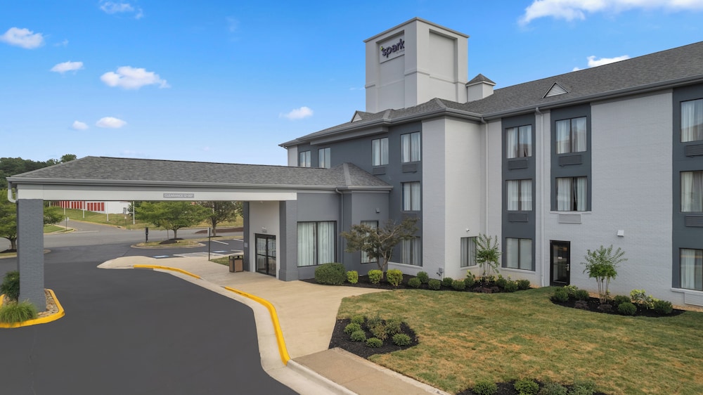 Spark by Hilton Fredericksburg Southpoint - photo 2
