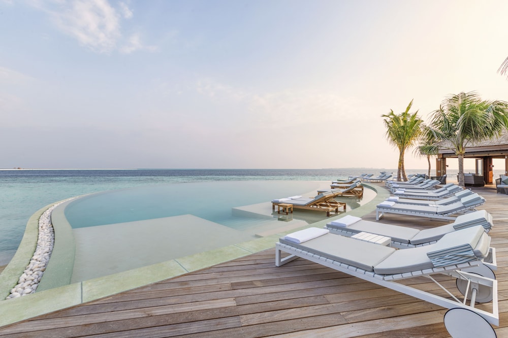 Infinity pool
