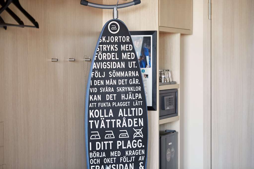 Scandic Hamburg Emporio room standard superior suite QR TR KS KF ZJ ZX ironing board