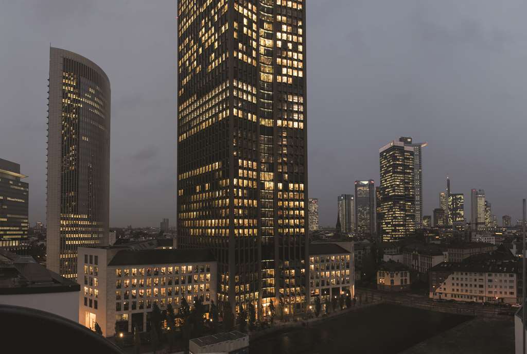 adina apartment hotel frankfurt exterior