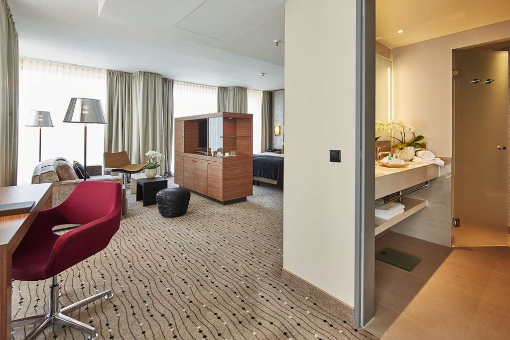Steigenberger Hotel Am Kanzleramt, Berlin, Germany - Junior Suite living area