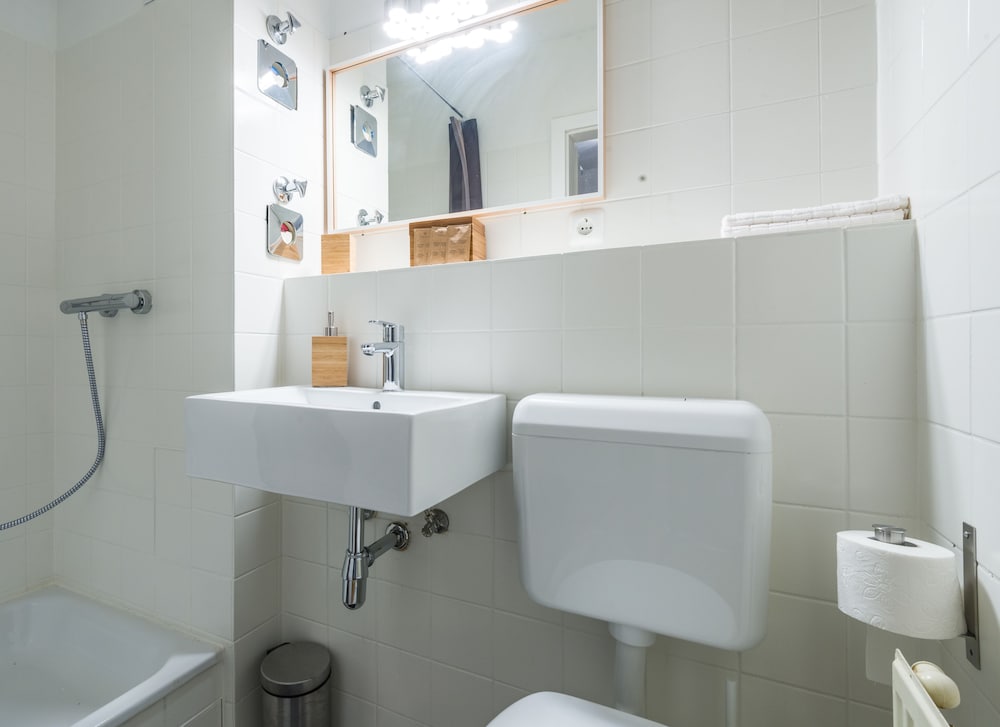 Bathroom sink