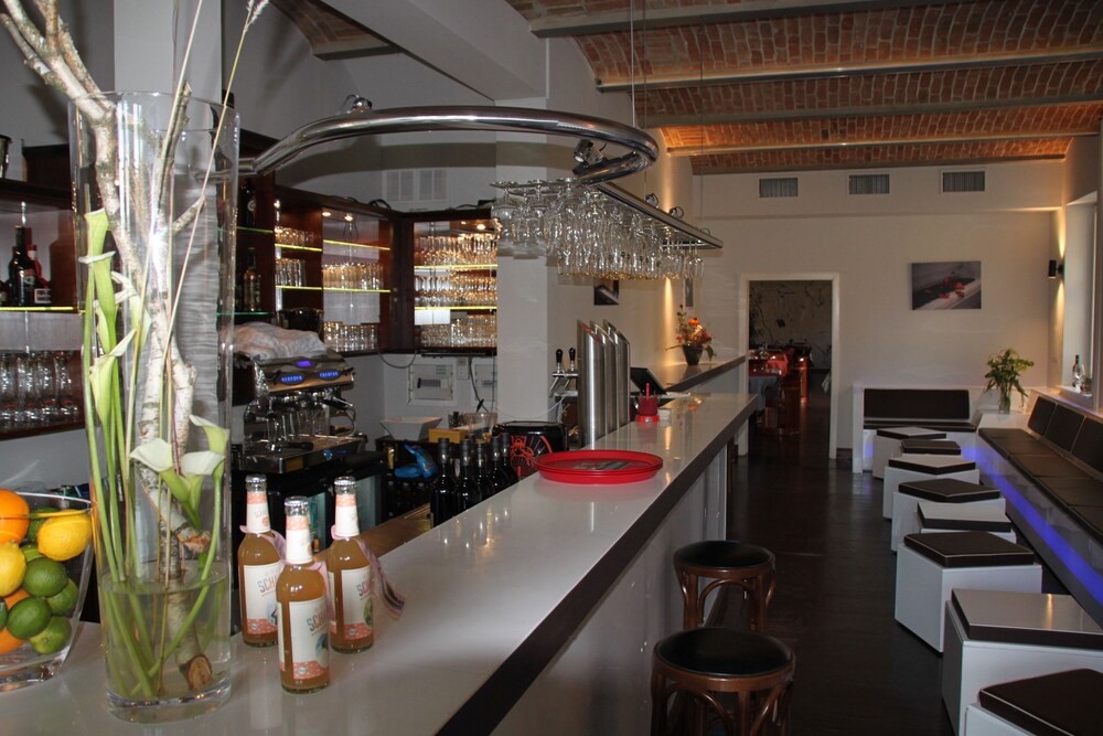 Hotel Bar