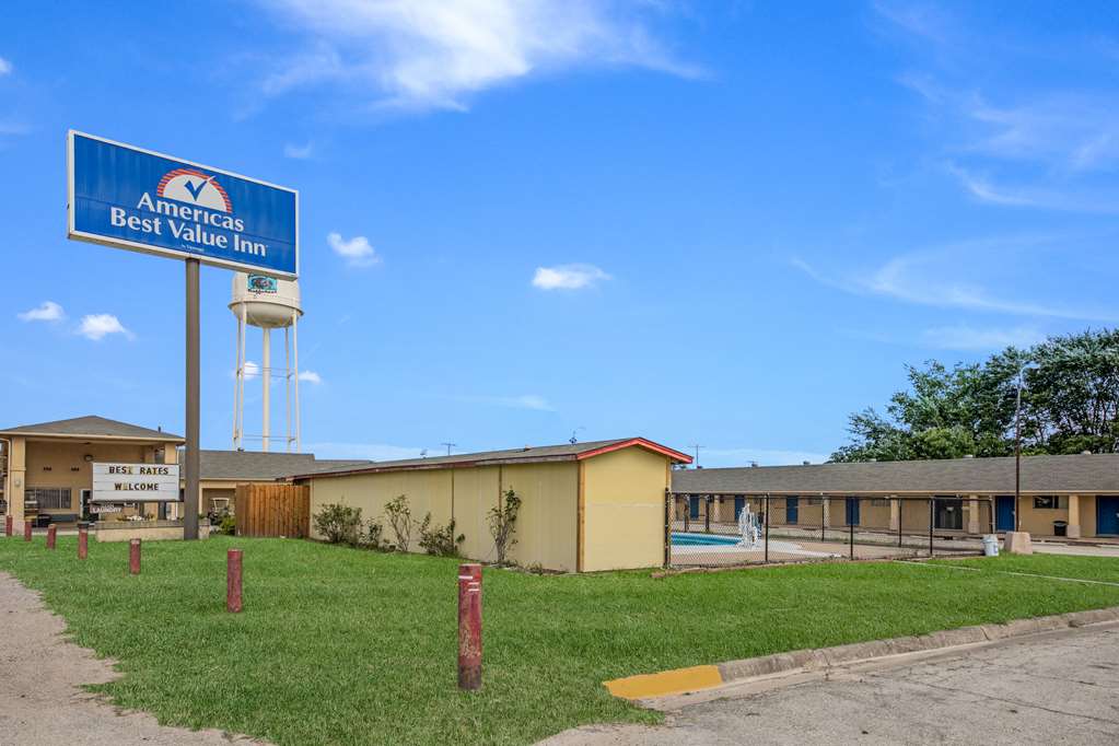 Americas Best Value Inn Giddings - photo 2