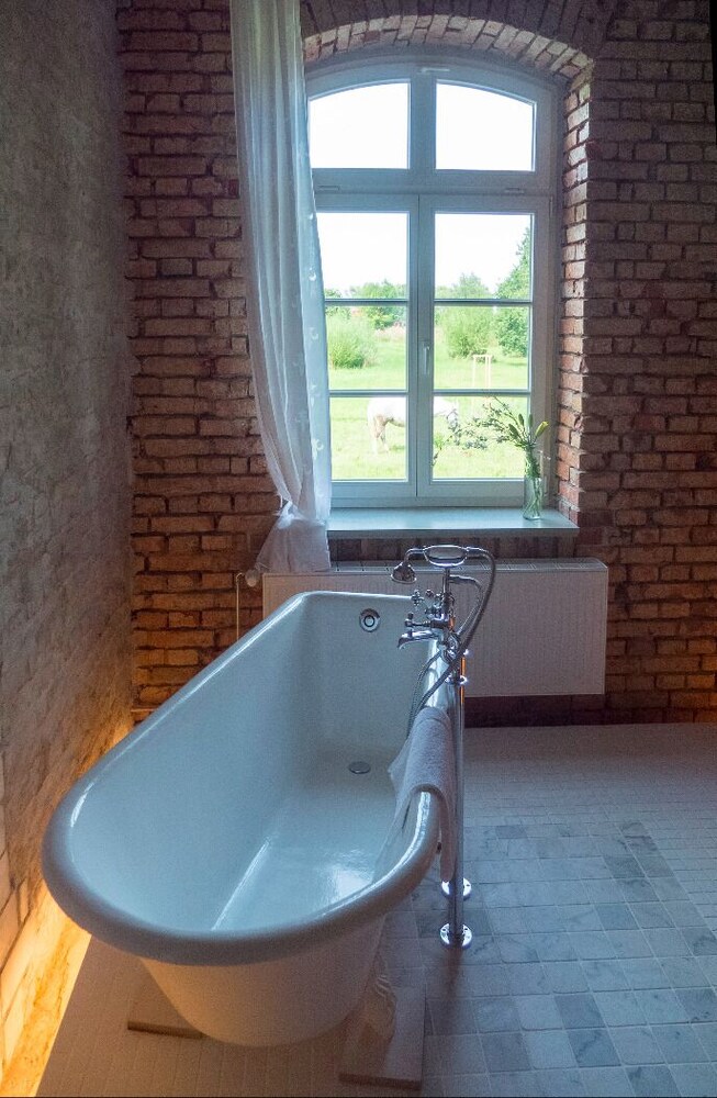 Deep Soaking Bathtub