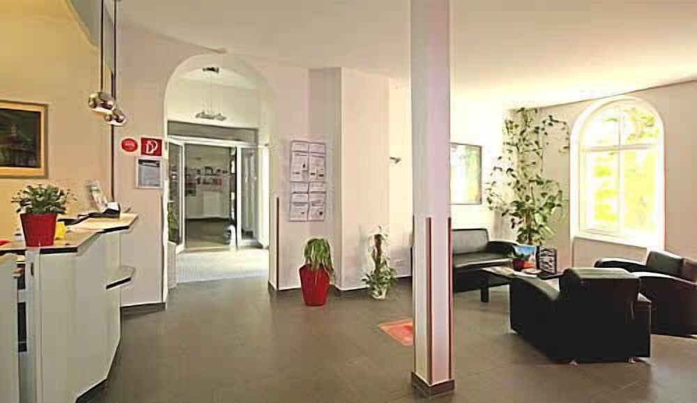 Check-in/check-out kiosk