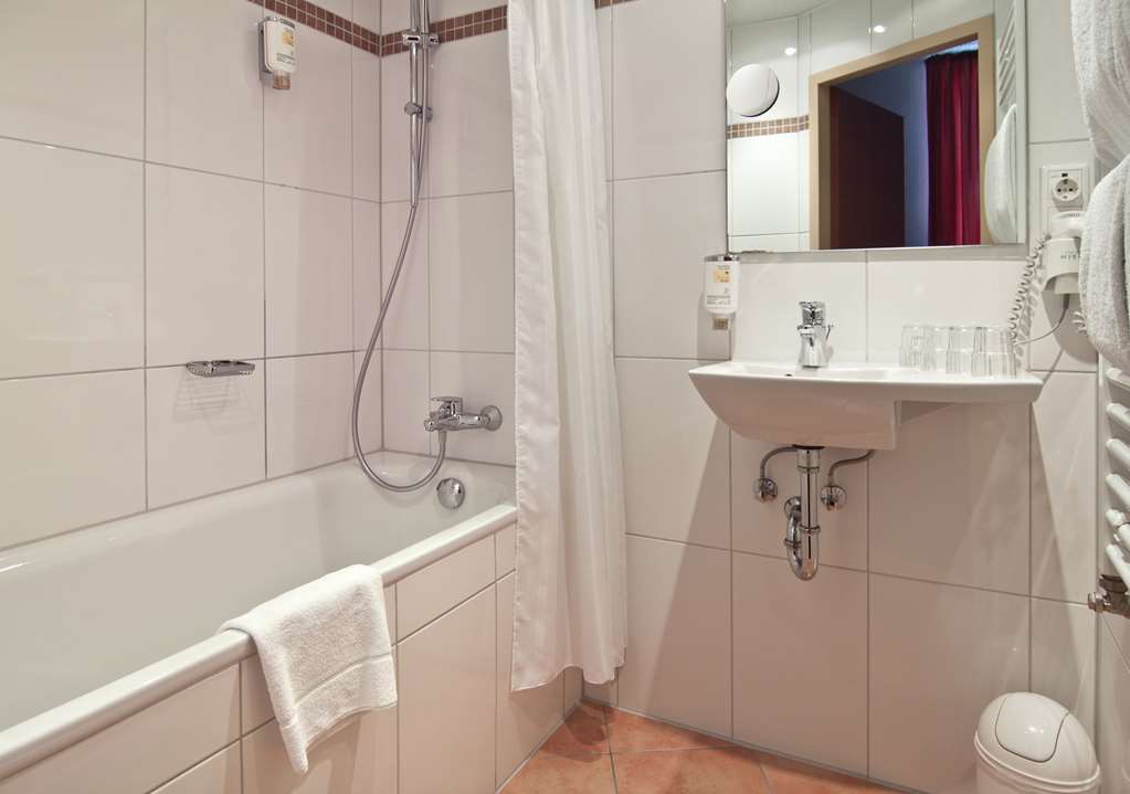 Bathroom-Novum Hotel Graf Moltke Hamburg