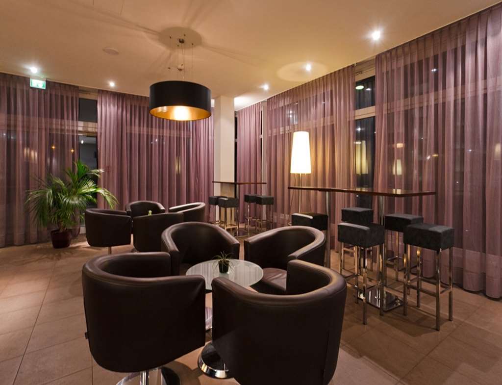 LOBBY BAR