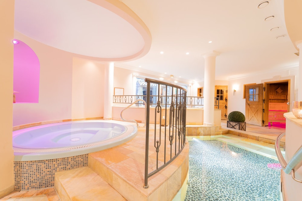 Indoor spa tub