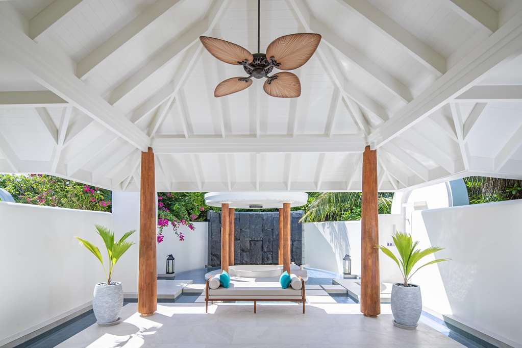 Anantara Kihavah Guest Room Two Bedroom Beach Pool Residence Bathroom