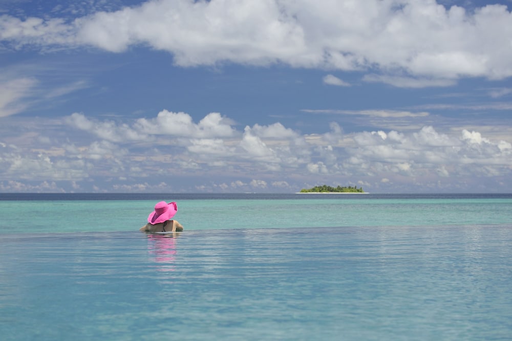 Infinity pool