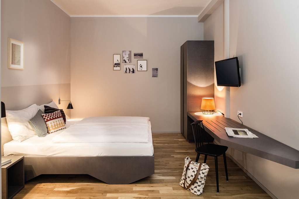 Bold Deluxe Studio