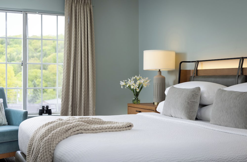 Meadowbrook Inn - photo 4