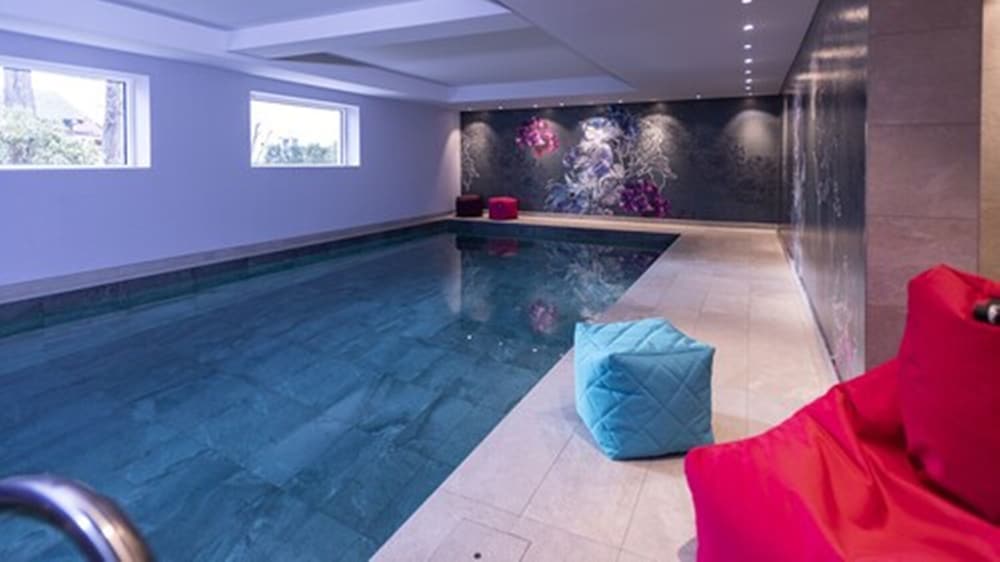 Exercise/lap pool