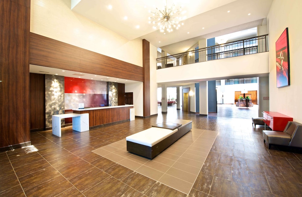 Embassy Suites by Hilton Detroit Livonia Novi - photo 4