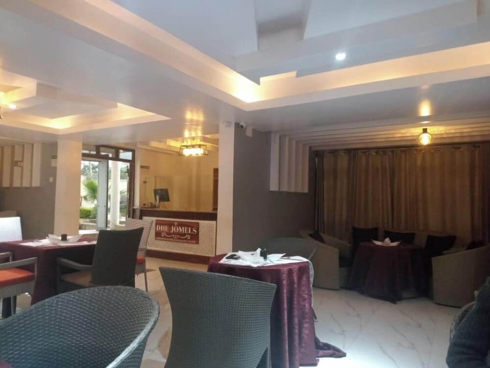 Lobby lounge