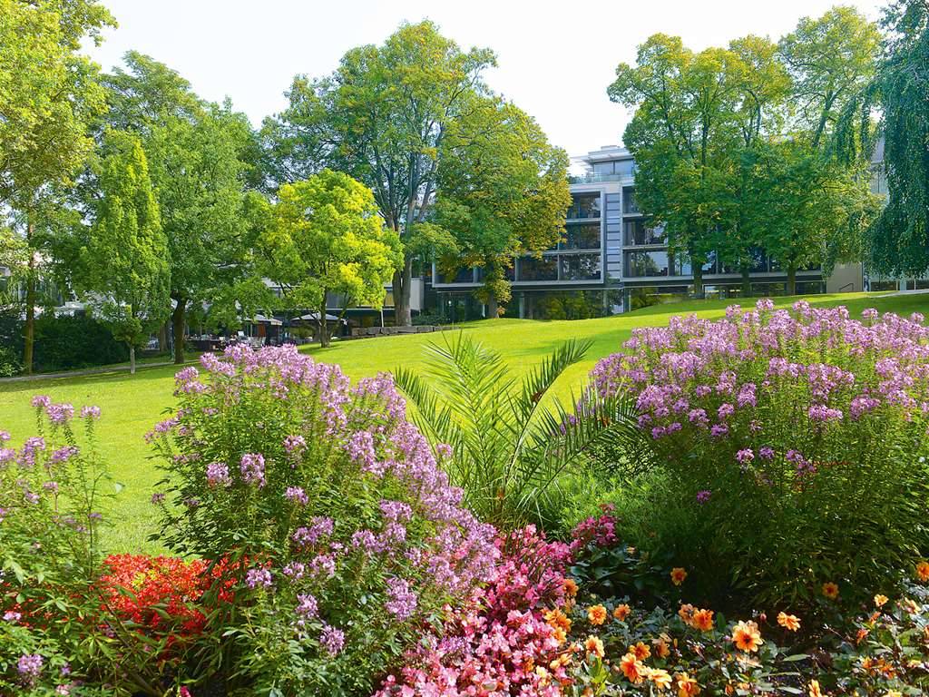Hotel Exterior Garden