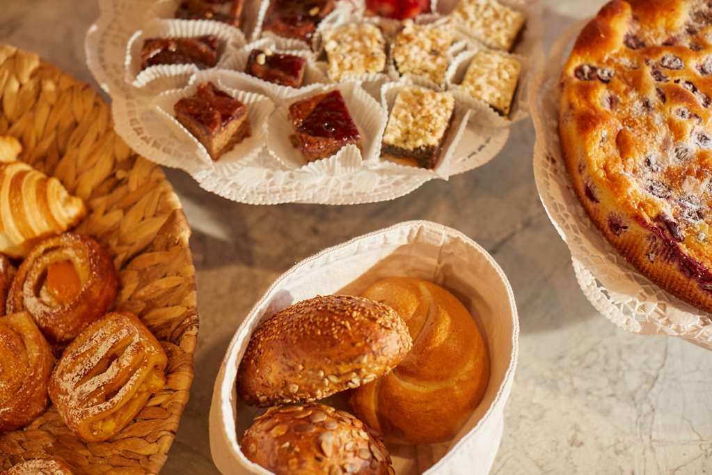 Restaurant Breakfast